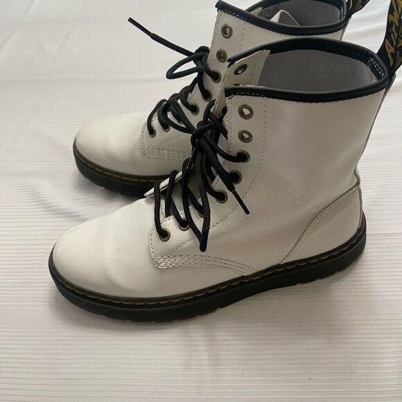 Doc Martens Zavala White Leather Lace Up Combat Boots Women’s Size 8 Men’s Sz 7 - Picture 1 of 9